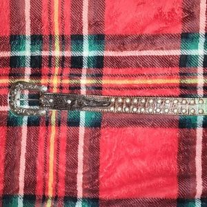 Girls size 24 shyanne studded belt!